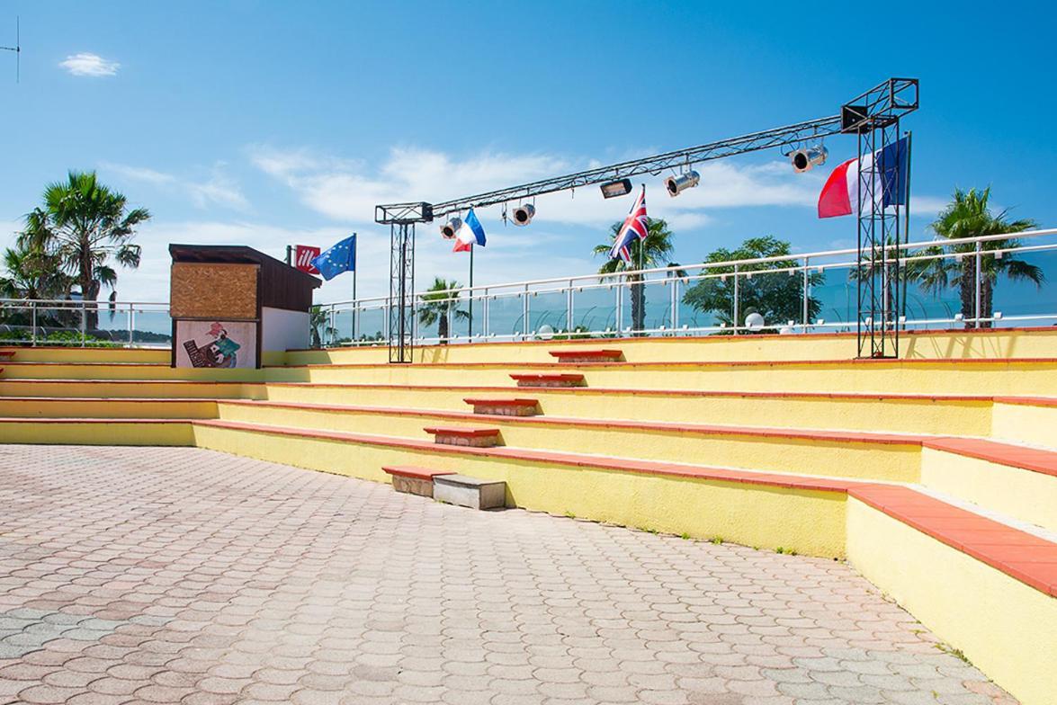 Green Park Village Весте Екстериор снимка
