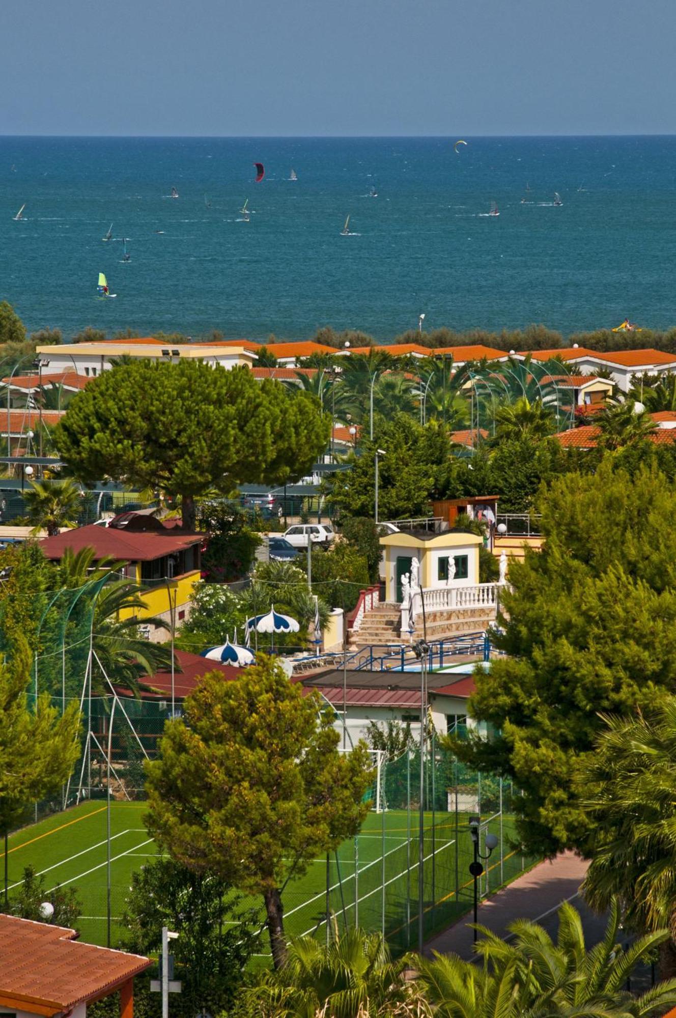 Green Park Village Весте Екстериор снимка