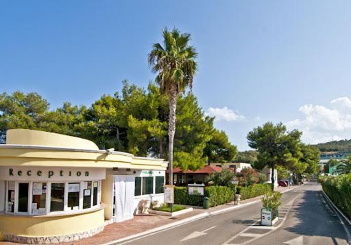Green Park Village Весте Екстериор снимка